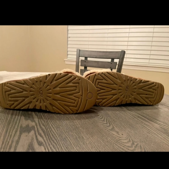 ❌SOLD❌UGG Bailey Suede Triple Button Chestnut Boots - Picture 6 of 6